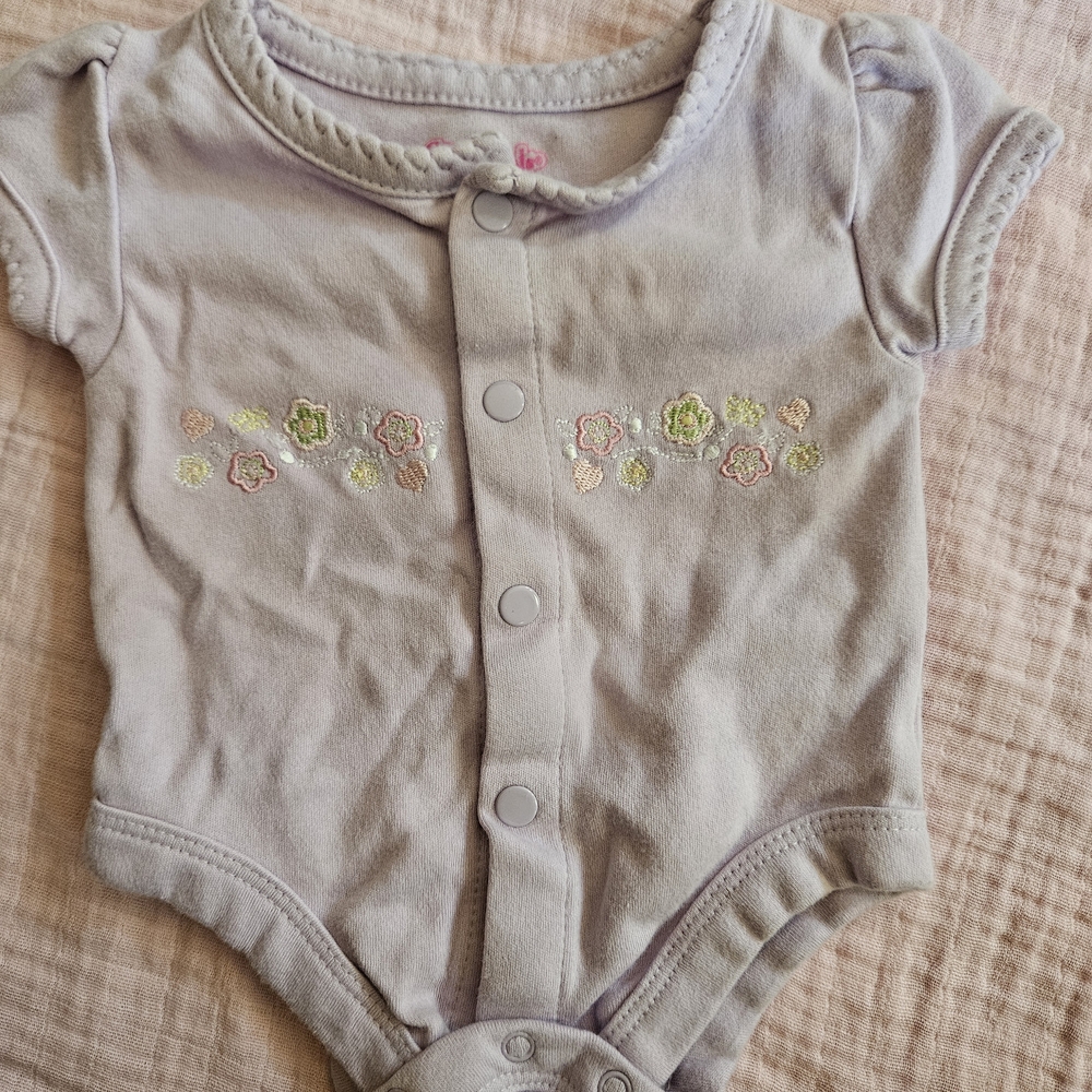 🎁🎁3/$20🎁🎁Snow White and Floral Kids One Piece Set - Picture 13 of 13